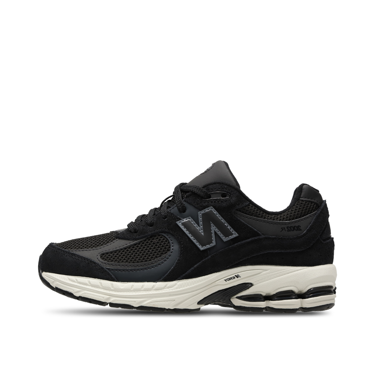 new-balance-2002r-gs-black-gc2002bk