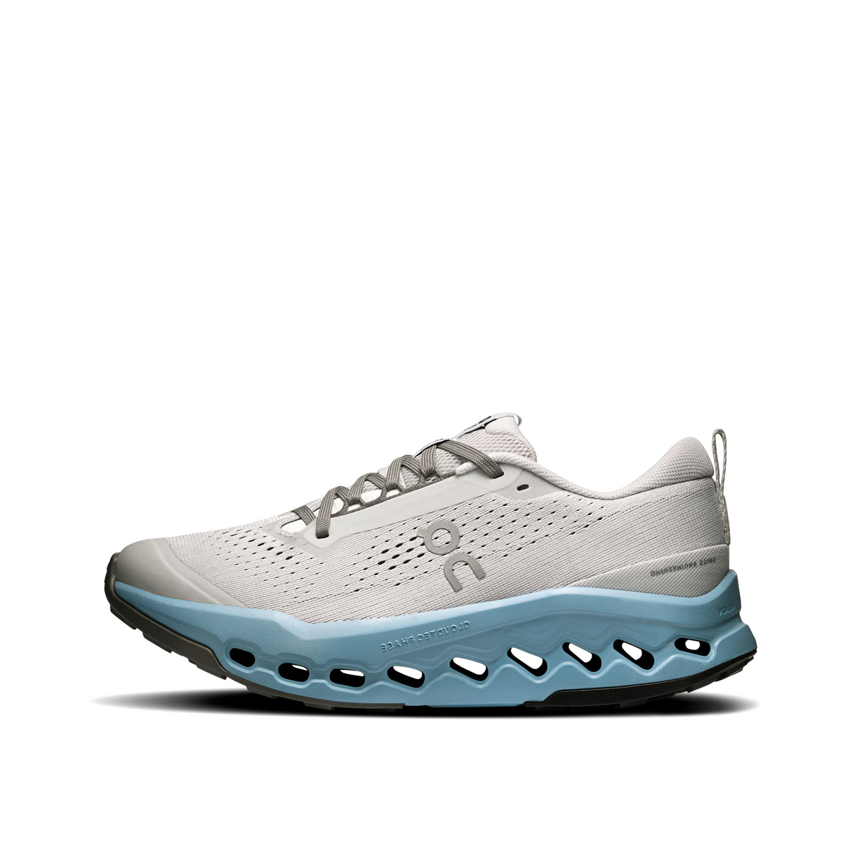 sneakers-on-w-cloudsurfer-trail-2-glacier-dust